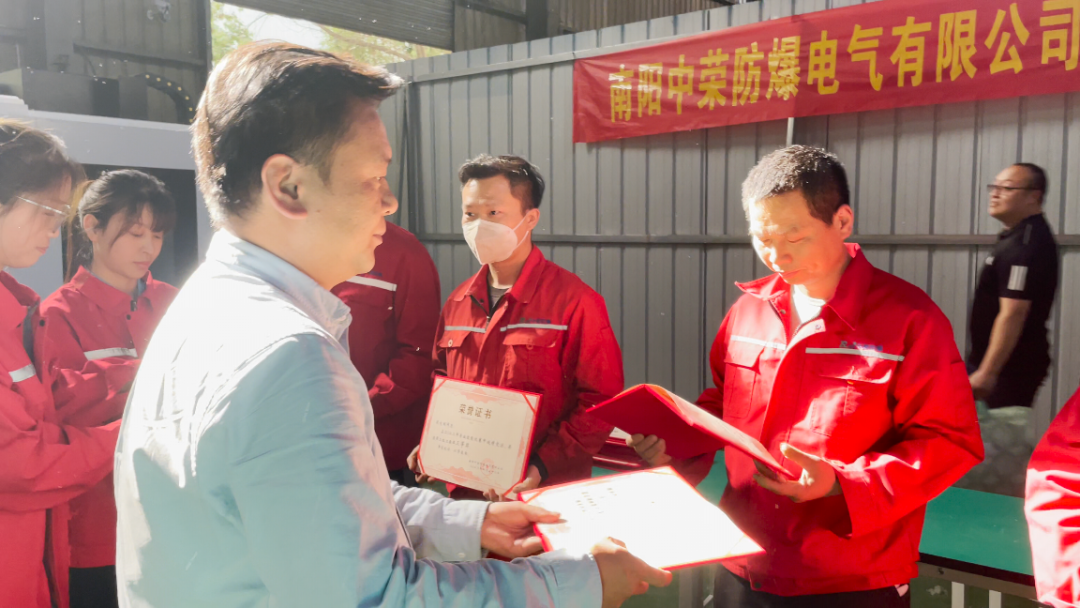 三等獎(jiǎng)?lì)C獎(jiǎng).png 三等獎(jiǎng)?lì)C獎(jiǎng).png